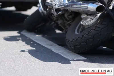 Motorradfahrer bei A73-Unfall schwer verletzt – Spurwechsel sorgte für Crash