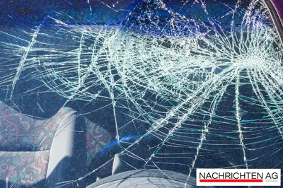 Kollision auf der B20: Drei Verletzte nach Auffahrunfall bei Landau