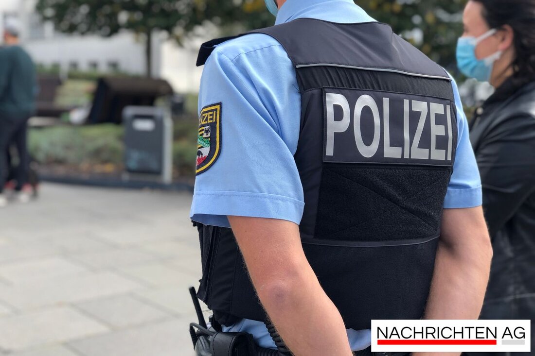 Polizei nimmt flüchtigen Straftäter in Aschau am Inn fest. Verurteilung für Menschenraub und Widerstand gegen Vollstreckungsbeamte.