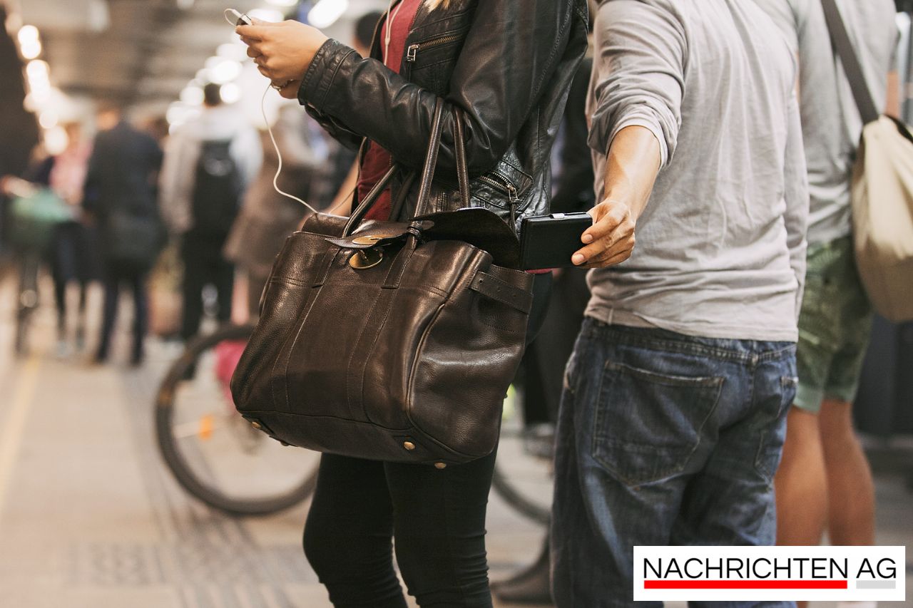 Handtaschen-Diebstahl in der Innenstadt: Polizei sucht Zeugen!