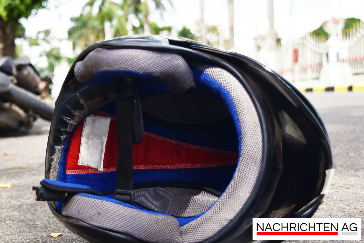 Schock beim Motorradunfall: Fahrer schwer verletzt auf Staatsstraße 2303!